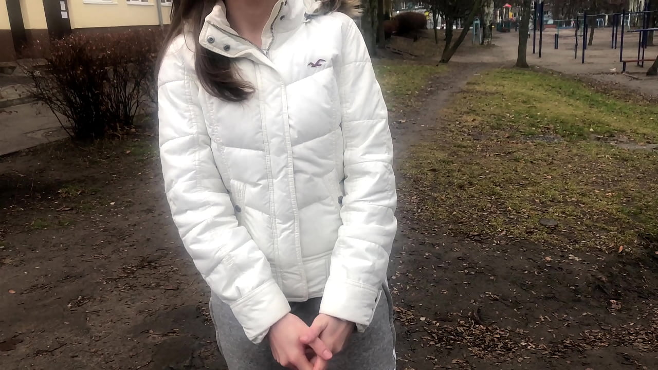 Fremmed for pengene Suttet og kneppet. Russisk amatør. Med talende.